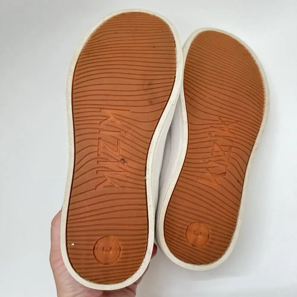 Kizik Irvine Hands-Free Slip-On Sneakers Men's 8.5 / Women's 10 White Canvas